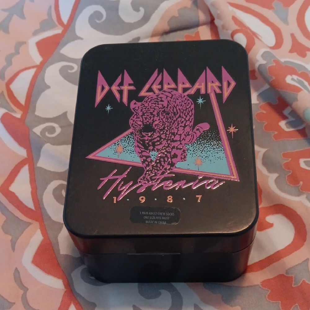Def Leppard Crew Socks In Tin